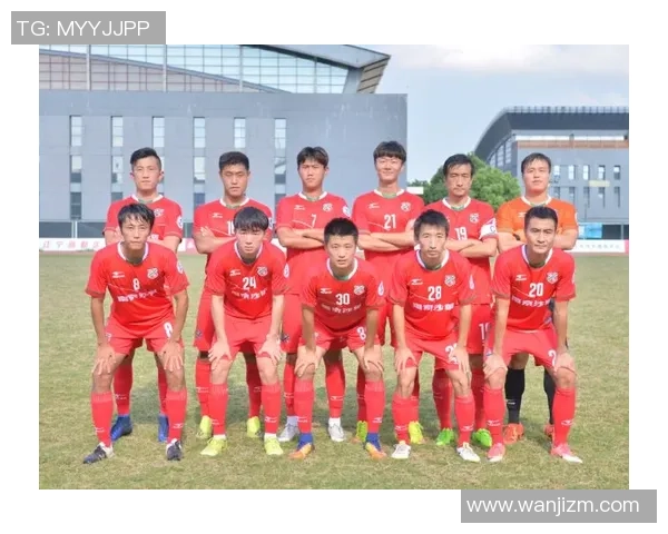 南京队约请学校足球球员观双城赛